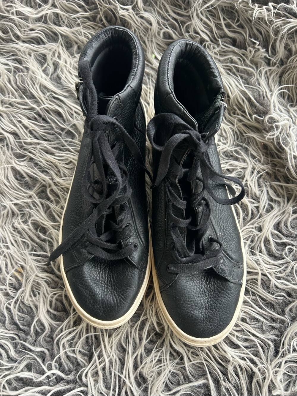 Ugg Australia Olli Black Leather Side Zip High Top Sneakers Womens SIze 10. Very
